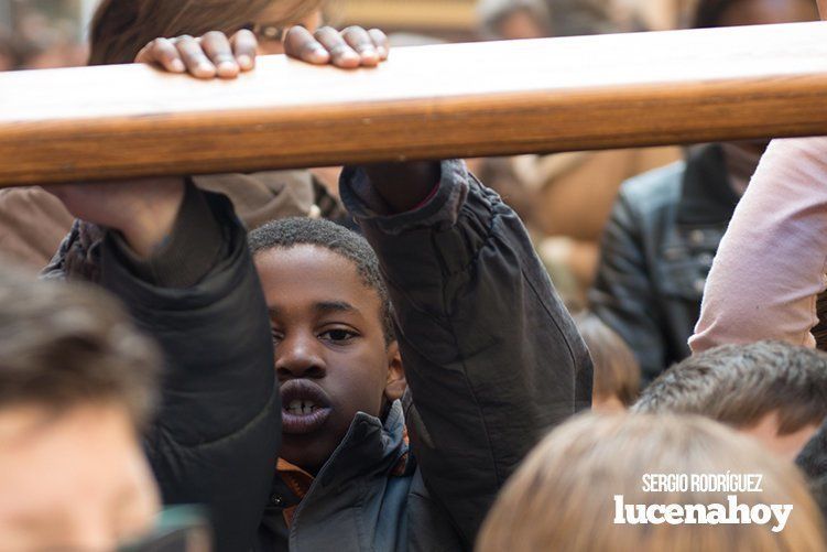 Galería: La Cruz de los Jóvenes visita Lucena por segunda vez, siendo recibida por los niños de catequesis y la Agrupación de Cofradías