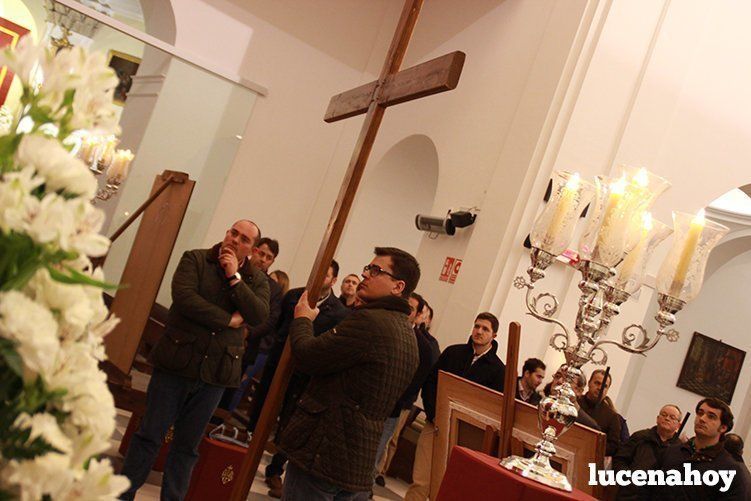 Galería: La Cruz de los Jóvenes visita Lucena por segunda vez, siendo recibida por los niños de catequesis y la Agrupación de Cofradías