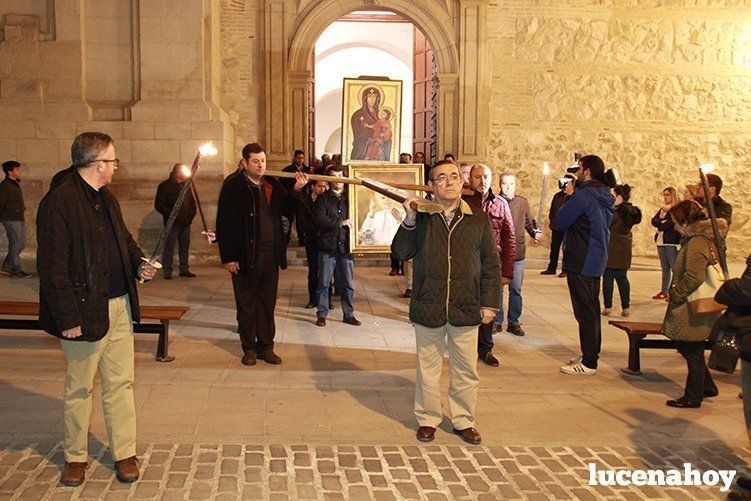 Galería: La Cruz de los Jóvenes visita Lucena por segunda vez, siendo recibida por los niños de catequesis y la Agrupación de Cofradías