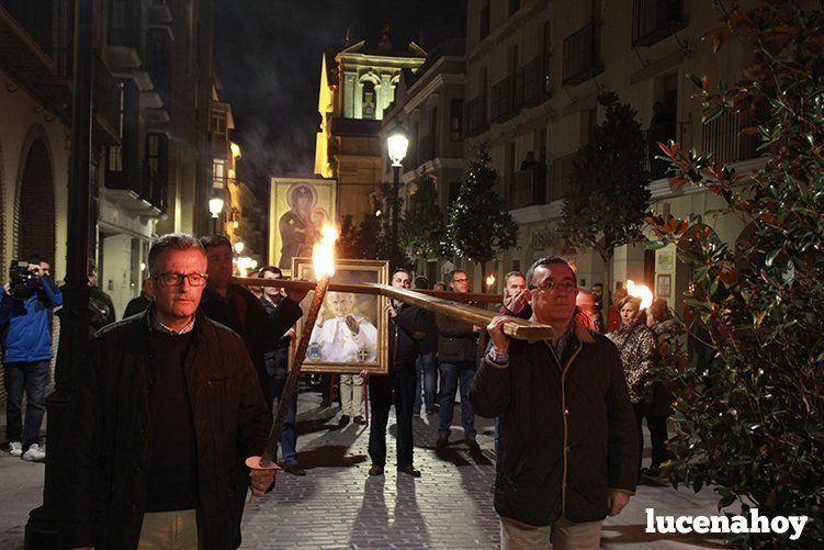 Galería: La Cruz de los Jóvenes visita Lucena por segunda vez, siendo recibida por los niños de catequesis y la Agrupación de Cofradías