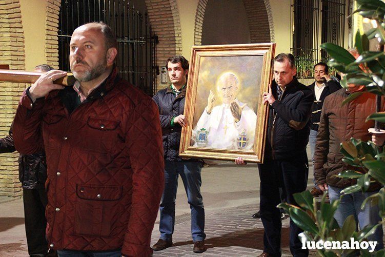 Galería: La Cruz de los Jóvenes visita Lucena por segunda vez, siendo recibida por los niños de catequesis y la Agrupación de Cofradías