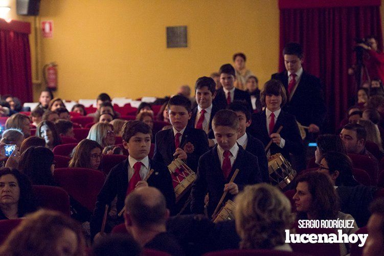 Galería: Los niños del Colegio Antonio Machado llevan al Palacio Erisana su II Pregón y Viacrucis Infantil a beneficio del niño egabrense Izan