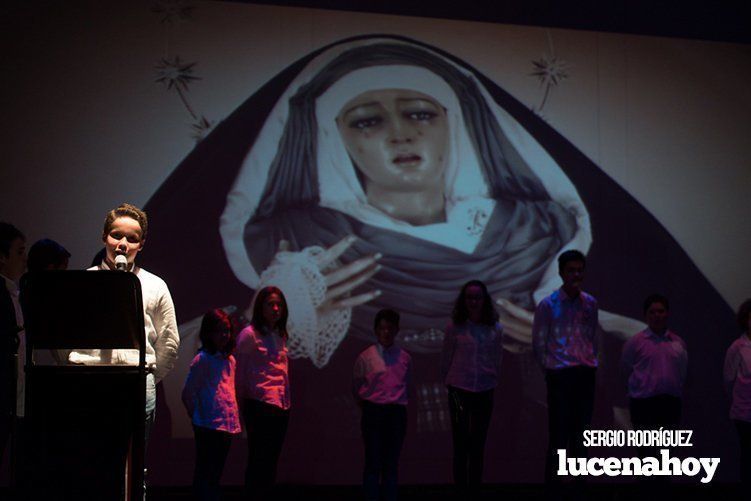 Galería: Los niños del Colegio Antonio Machado llevan al Palacio Erisana su II Pregón y Viacrucis Infantil a beneficio del niño egabrense Izan