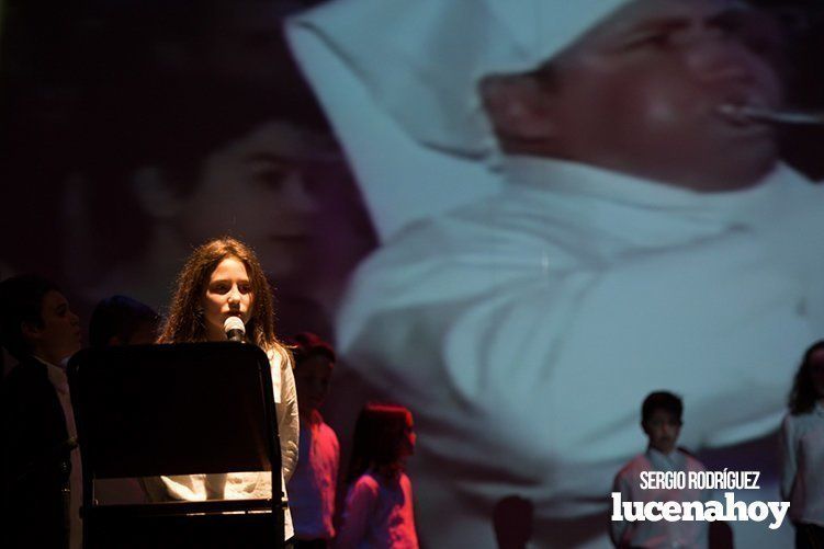 Galería: Los niños del Colegio Antonio Machado llevan al Palacio Erisana su II Pregón y Viacrucis Infantil a beneficio del niño egabrense Izan