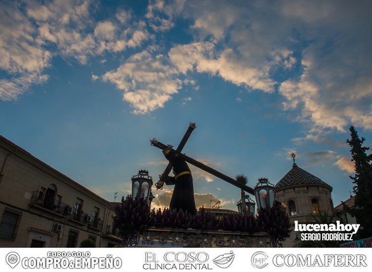 Galería: El Nazareno del Valle y la Amargura parten de San Mateo para llenar el Miércoles Santo lucentino