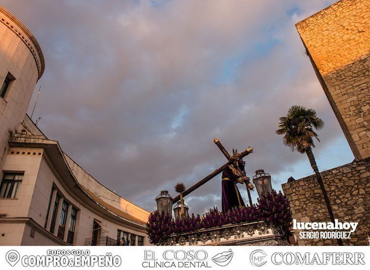 Galería: El Nazareno del Valle y la Amargura parten de San Mateo para llenar el Miércoles Santo lucentino