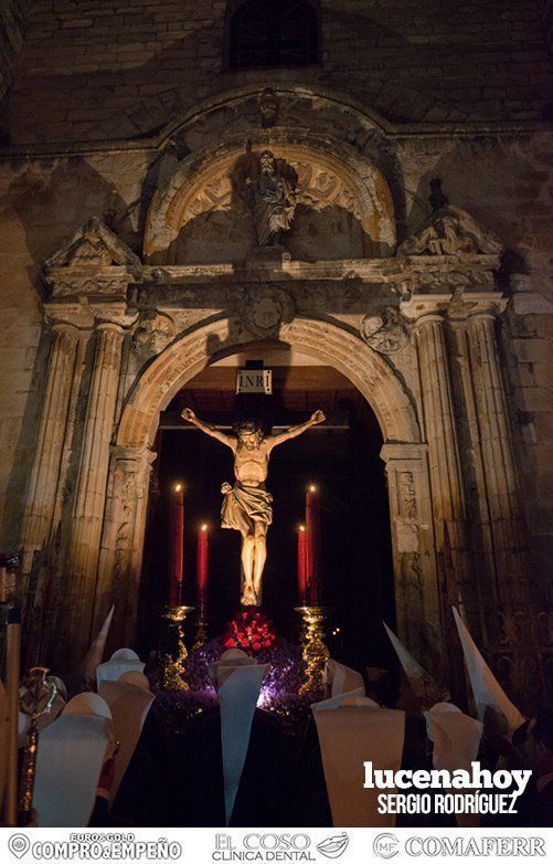 Galería: La austeridad de la procesión del Crucificado del Silencio abre el pórtico del Jueves Santo