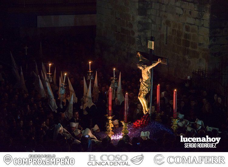 Galería: La austeridad de la procesión del Crucificado del Silencio abre el pórtico del Jueves Santo
