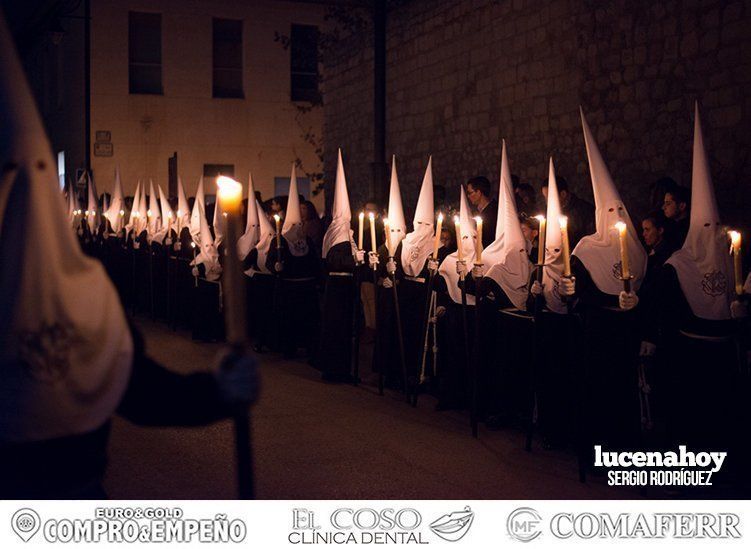 Galería: La austeridad de la procesión del Crucificado del Silencio abre el pórtico del Jueves Santo