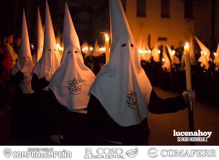 Galería: La austeridad de la procesión del Crucificado del Silencio abre el pórtico del Jueves Santo