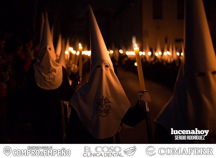 Galería: La austeridad de la procesión del Crucificado del Silencio abre el pórtico del Jueves Santo