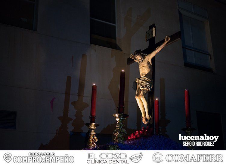 Galería: La austeridad de la procesión del Crucificado del Silencio abre el pórtico del Jueves Santo