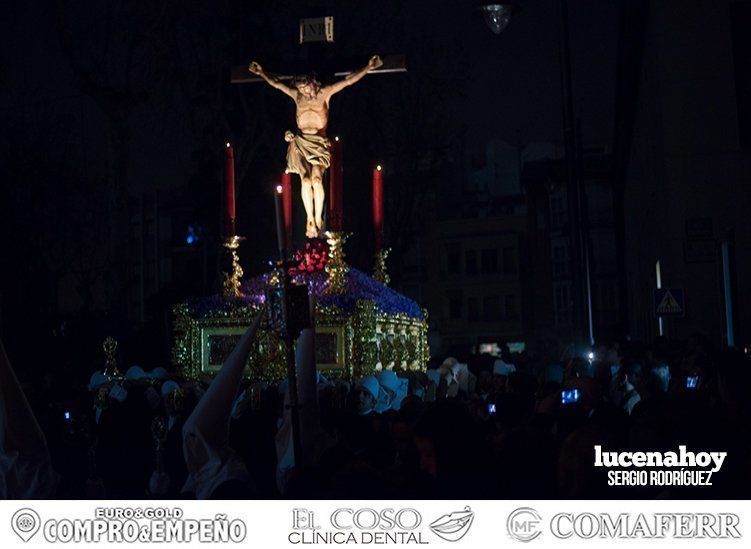 Galería: La austeridad de la procesión del Crucificado del Silencio abre el pórtico del Jueves Santo