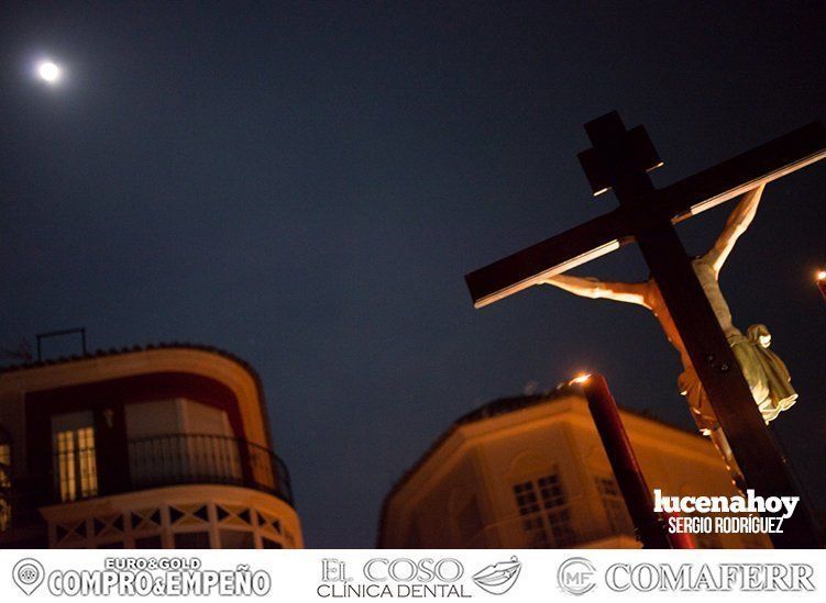 Galería: La austeridad de la procesión del Crucificado del Silencio abre el pórtico del Jueves Santo