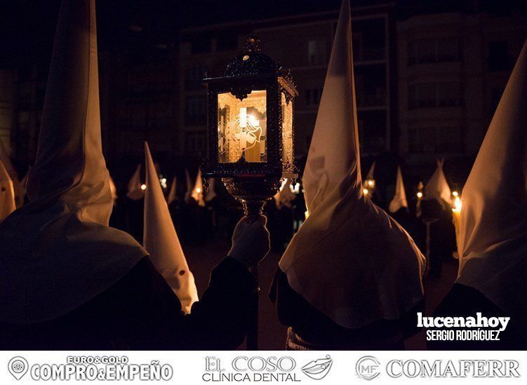 Galería: La austeridad de la procesión del Crucificado del Silencio abre el pórtico del Jueves Santo