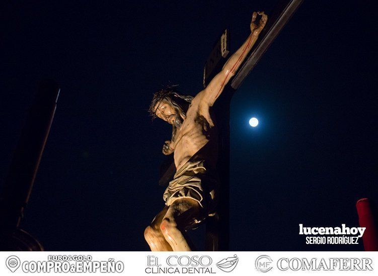 Galería: La austeridad de la procesión del Crucificado del Silencio abre el pórtico del Jueves Santo