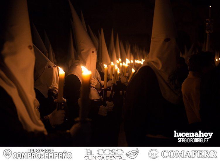 Galería: La austeridad de la procesión del Crucificado del Silencio abre el pórtico del Jueves Santo