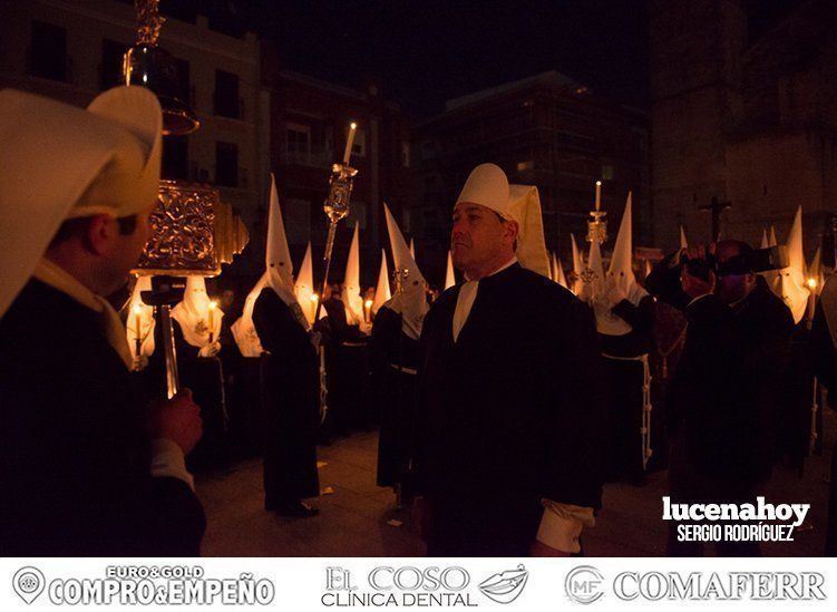 Galería: La austeridad de la procesión del Crucificado del Silencio abre el pórtico del Jueves Santo