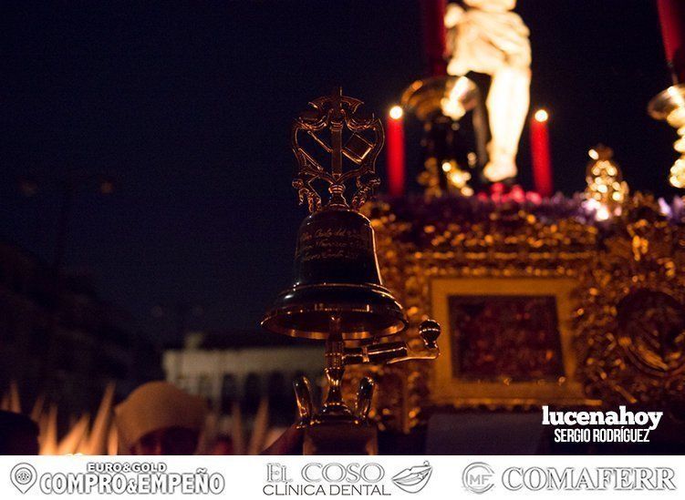 Galería: La austeridad de la procesión del Crucificado del Silencio abre el pórtico del Jueves Santo