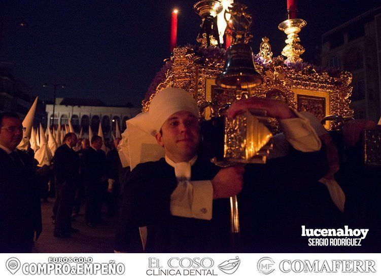 Galería: La austeridad de la procesión del Crucificado del Silencio abre el pórtico del Jueves Santo