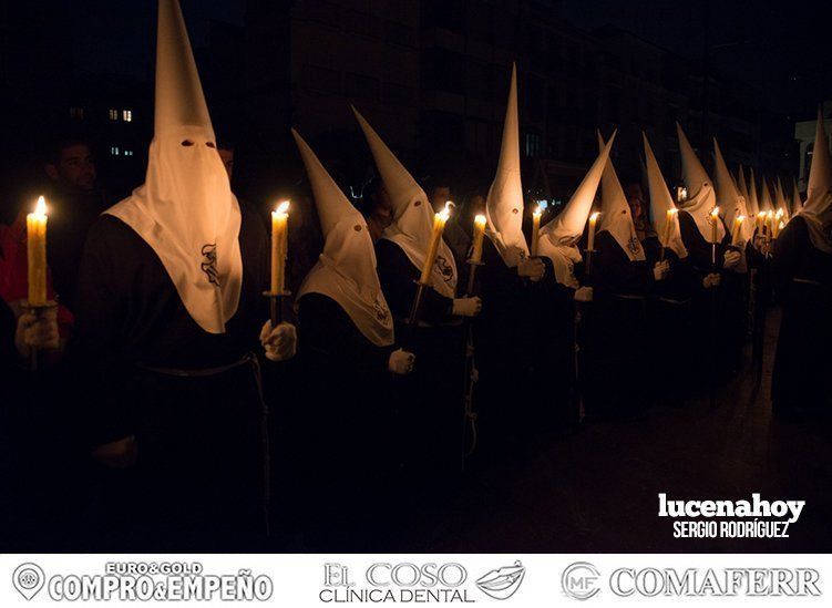 Galería: La austeridad de la procesión del Crucificado del Silencio abre el pórtico del Jueves Santo