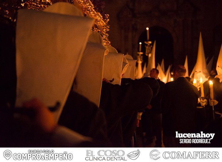 Galería: La austeridad de la procesión del Crucificado del Silencio abre el pórtico del Jueves Santo