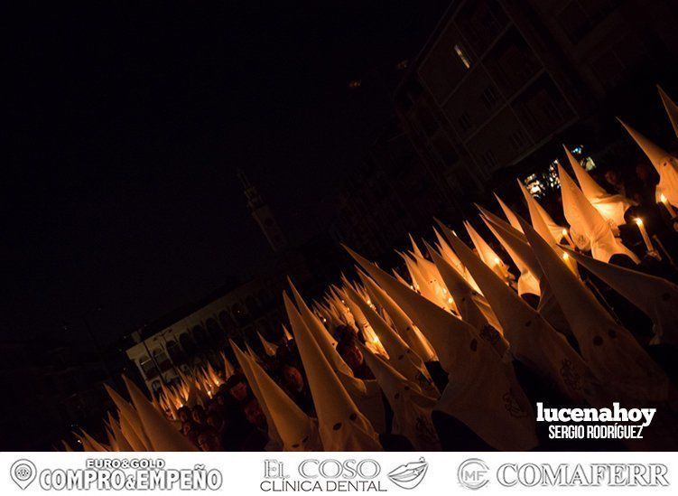 Galería: La austeridad de la procesión del Crucificado del Silencio abre el pórtico del Jueves Santo