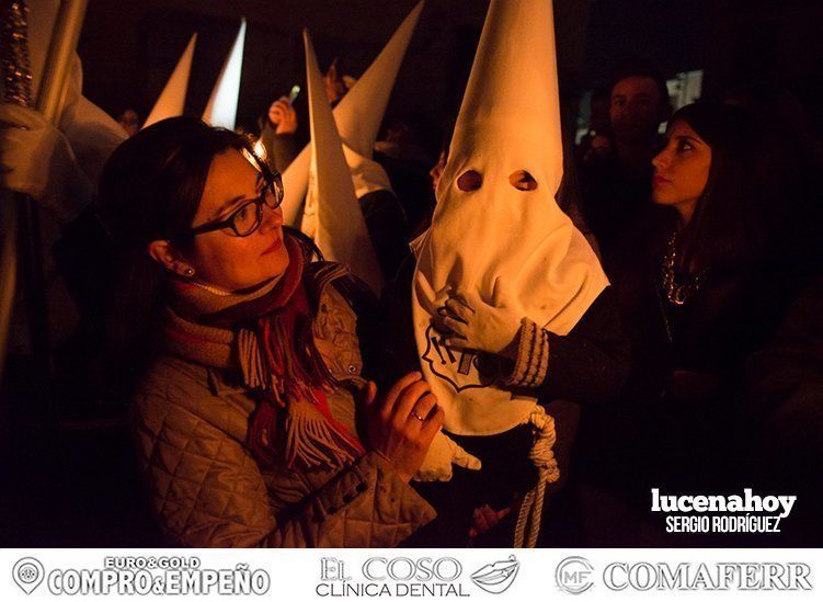 Galería: La austeridad de la procesión del Crucificado del Silencio abre el pórtico del Jueves Santo