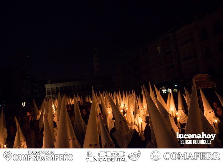 Galería: La austeridad de la procesión del Crucificado del Silencio abre el pórtico del Jueves Santo