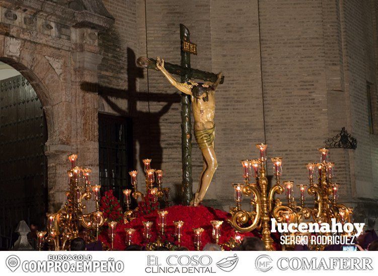 Galería: Elegancia pura en el desfile procesional del crucificado de La Sangre y María Santísima del Mayor Dolor