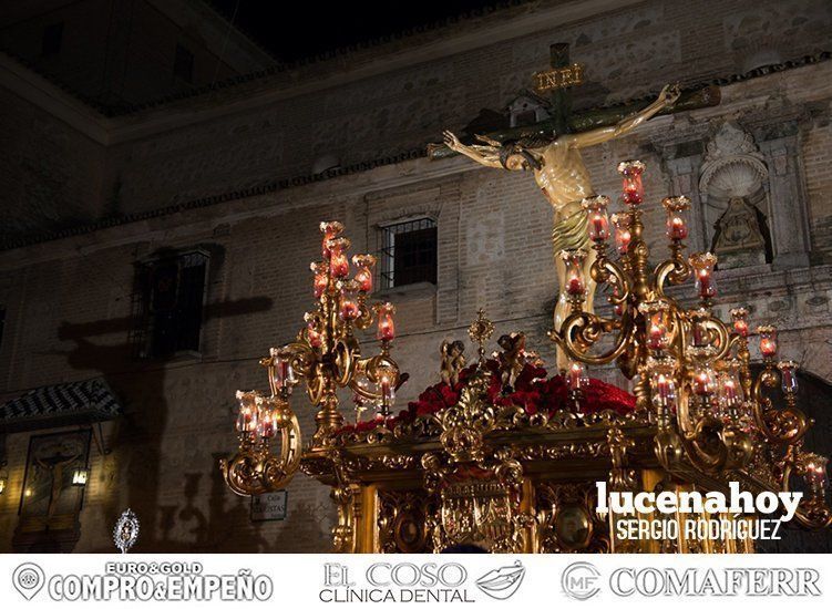 Galería: Elegancia pura en el desfile procesional del crucificado de La Sangre y María Santísima del Mayor Dolor