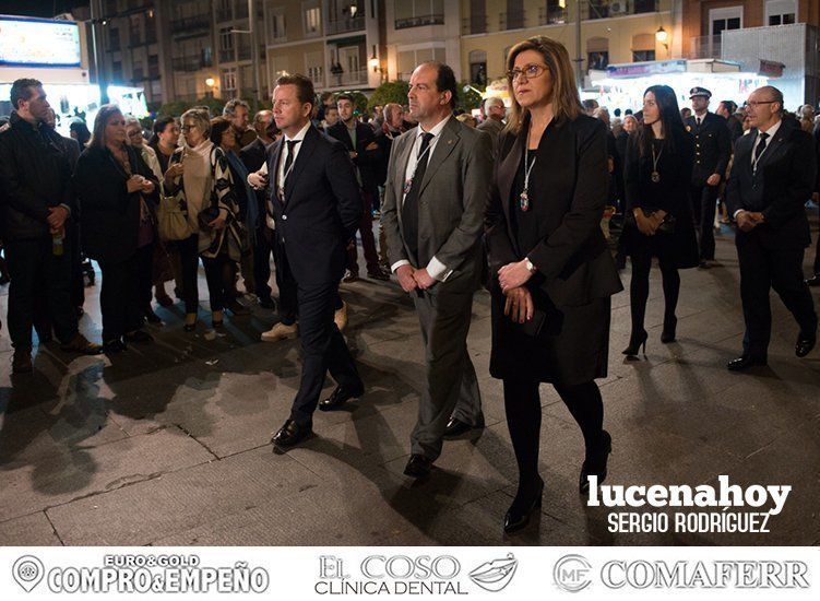 Galería: Luto y consternación en la procesión del Santo Entierro