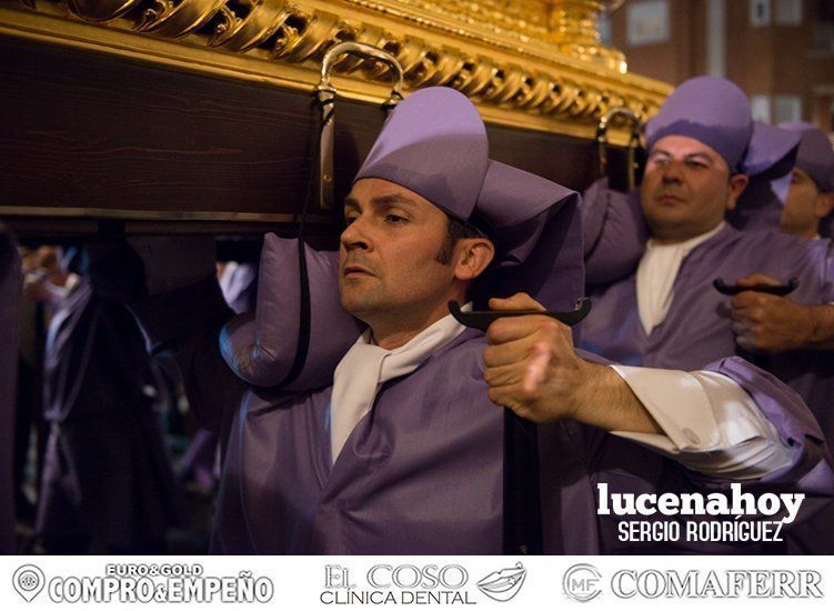 Galería: Luto y consternación en la procesión del Santo Entierro Galería: Luto y consternación en la procesión del Santo Entierro