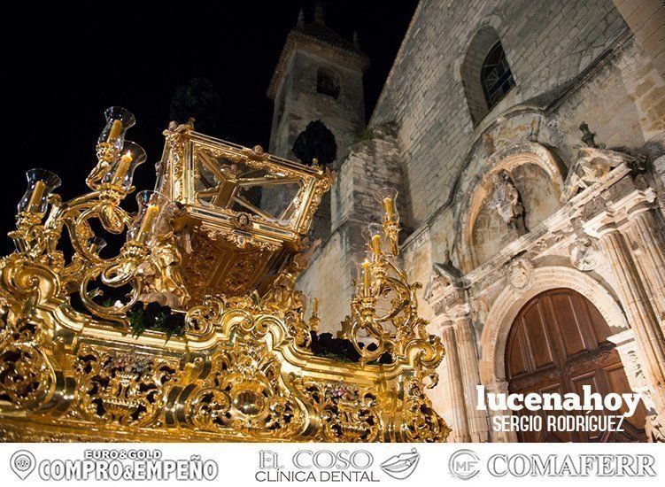 Galería: Luto y consternación en la procesión del Santo Entierro