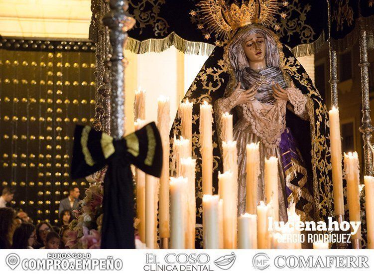 Galería: Luto y consternación en la procesión del Santo Entierro