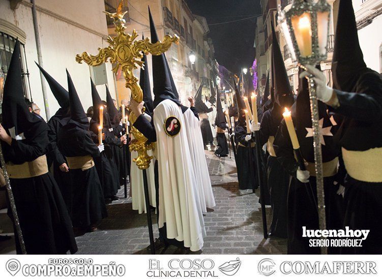 Galería: La Virgen de la Soledad augura la Resurrección en Lucena