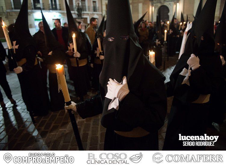 Galería: La Virgen de la Soledad augura la Resurrección en Lucena