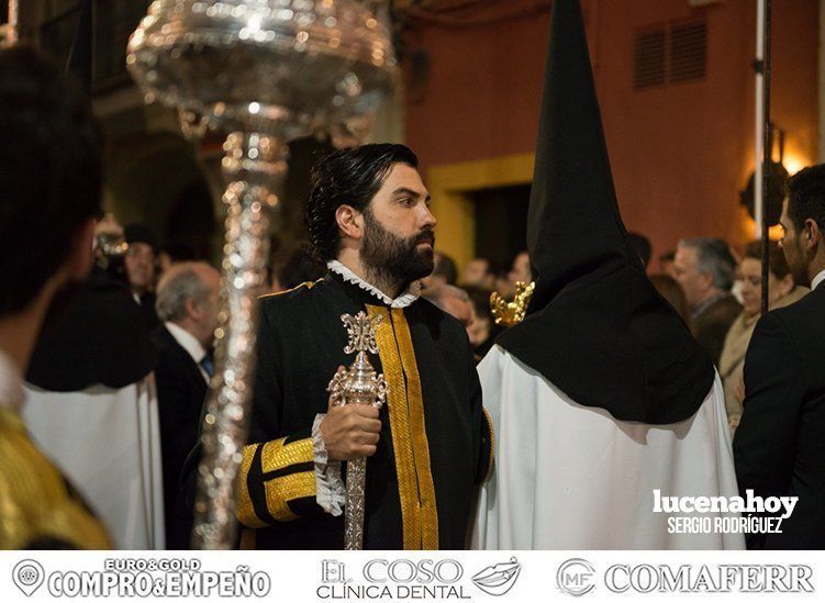 Galería: La Virgen de la Soledad augura la Resurrección en Lucena