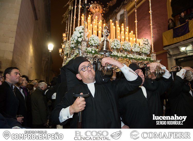 Galería: La Virgen de la Soledad augura la Resurrección en Lucena