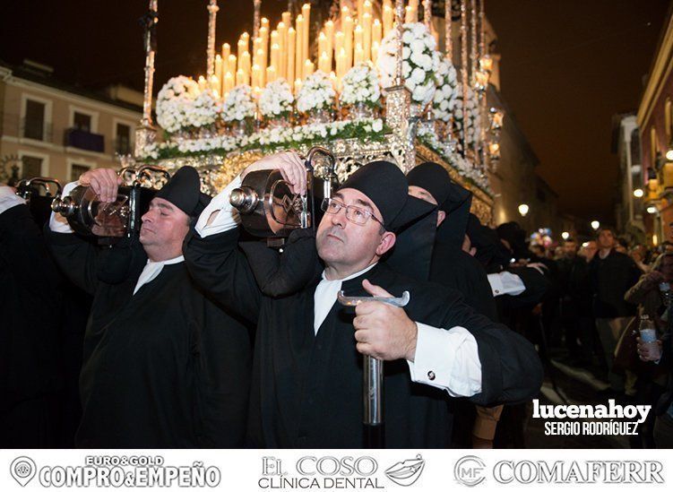 Galería: La Virgen de la Soledad augura la Resurrección en Lucena