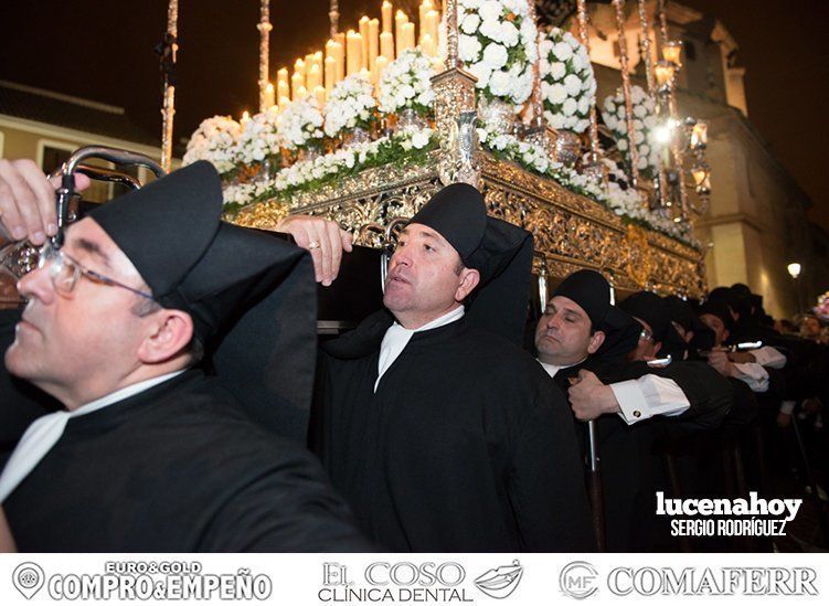 Galería: La Virgen de la Soledad augura la Resurrección en Lucena