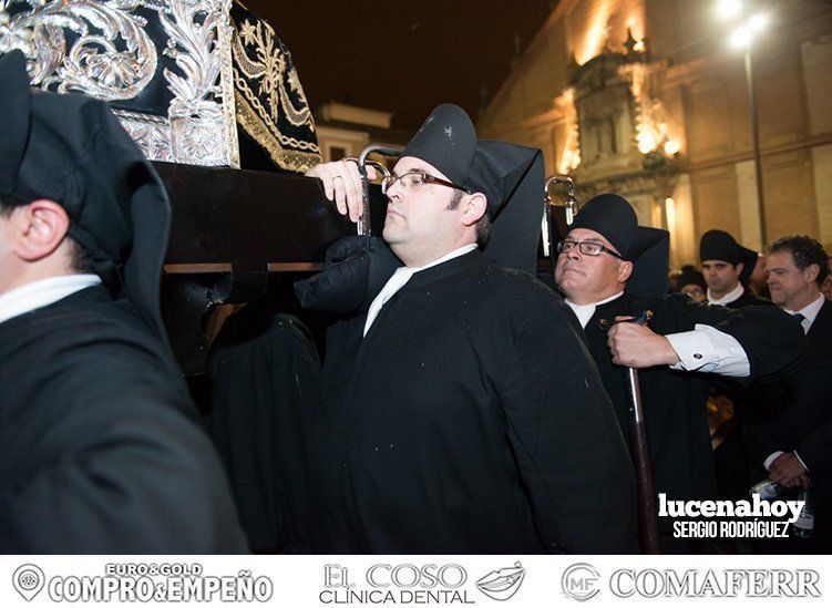 Galería: La Virgen de la Soledad augura la Resurrección en Lucena