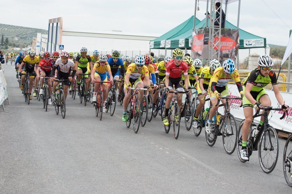 Galería: 200 ciclistas participan en el Gran Premio José María Sánchez Raya