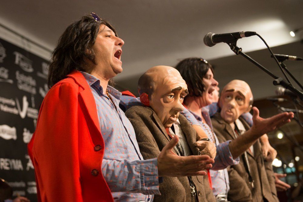 La chirigota del Selu deja en el Círculo Lucentino sabor a Cádiz con retazos del mejor carnaval