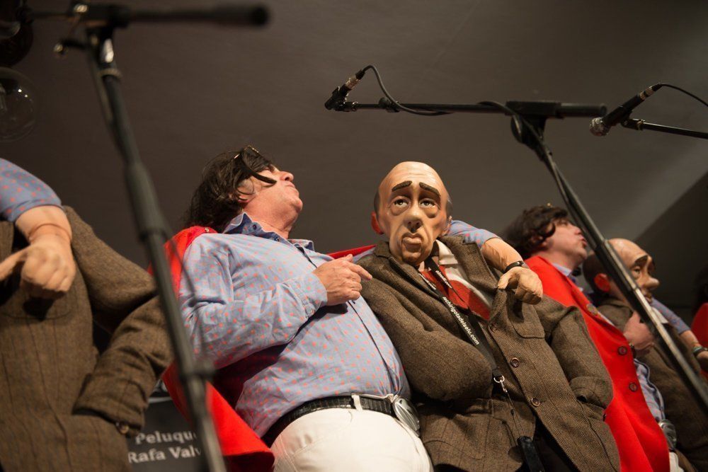 La chirigota del Selu deja en el Círculo Lucentino sabor a Cádiz con retazos del mejor carnaval