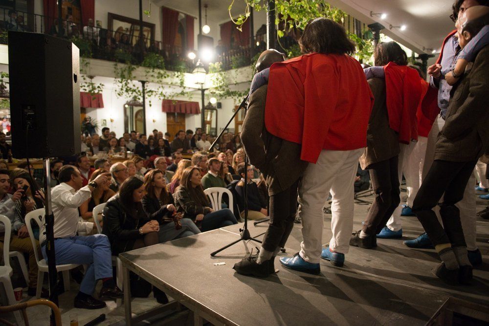 La chirigota del Selu deja en el Círculo Lucentino sabor a Cádiz con retazos del mejor carnaval