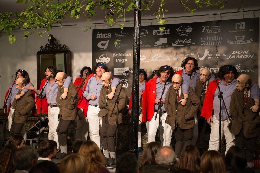 La chirigota del Selu deja en el Círculo Lucentino sabor a Cádiz con retazos del mejor carnaval