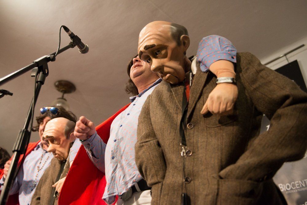 La chirigota del Selu deja en el Círculo Lucentino sabor a Cádiz con retazos del mejor carnaval La chirigota del Selu deja en el Círculo Lucentino sabor a Cádiz con retazos del mejor carnaval