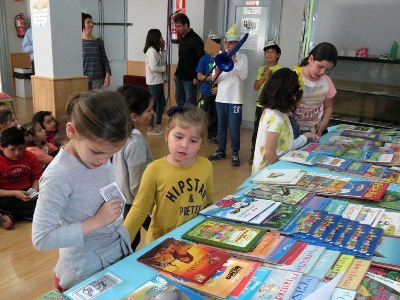 Galería: Truequelibro en el Colegio Nuestra Señora de Araceli