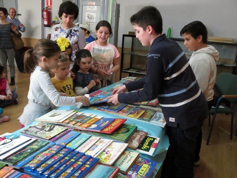 Galería: Truequelibro en el Colegio Nuestra Señora de Araceli